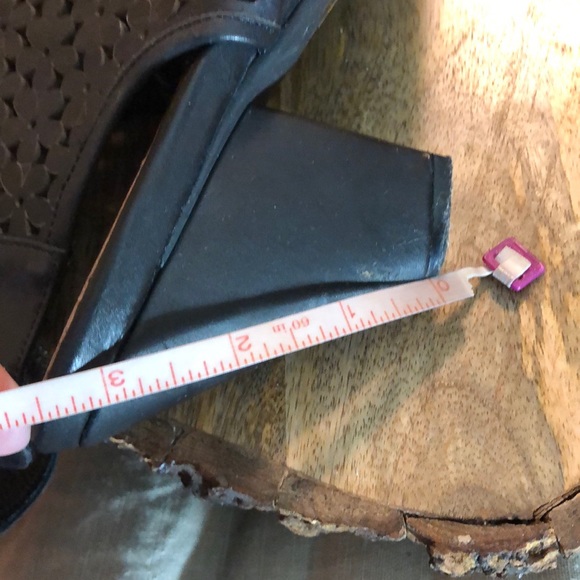 GREAT MOMENTS Size 11 Premier VHeel Floral Leather Laser Cut-Out Design Velcro - Picture 11 of 16